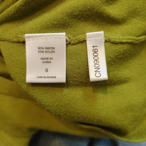 New York & Company 7th Avenue Design Studio Ruffled Cuff Green Top Size S - Picture 4 of 4